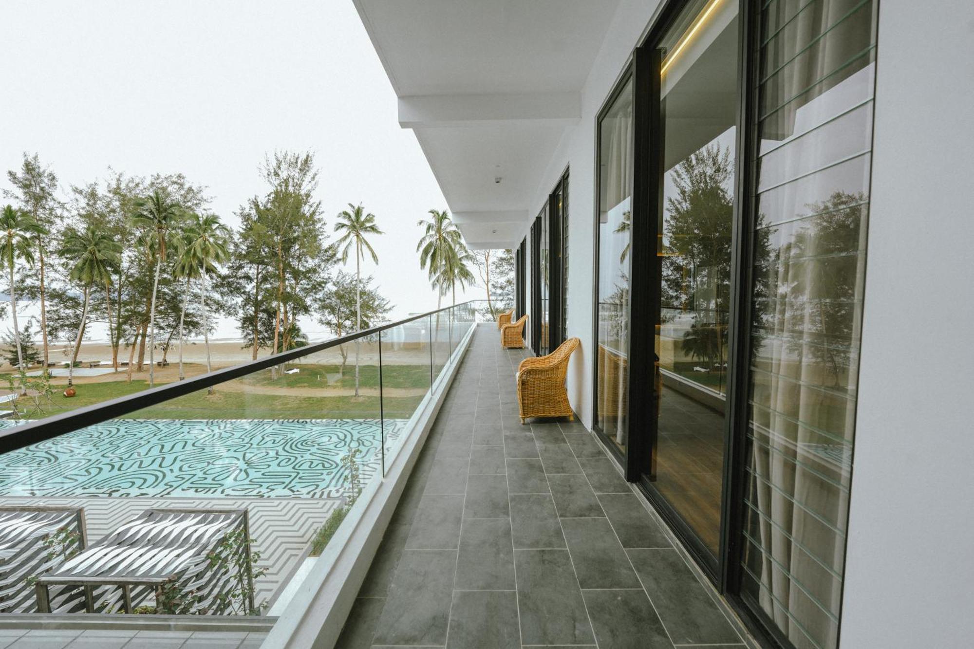 Roxy Beach Resort Sematan Eksteriør billede